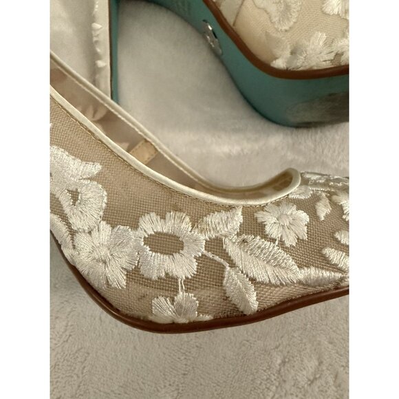 Betsey Johnson Adley Embroidered Evening Bridal Wedding Pumps Size 7.5 Ivory - Picture 12 of 16